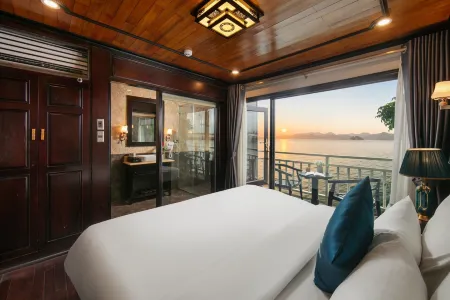 Arcady Boutique Cruise Отели в г. Tuan Chau