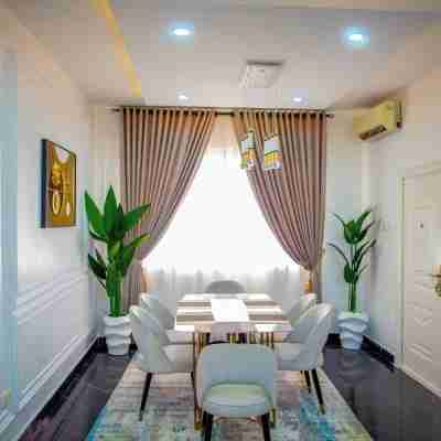 The Bond Apartment Dining/Meeting Rooms