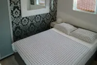 Charming Wooden Cottage Madelief 4p Close to Lake Lauwersmeer
