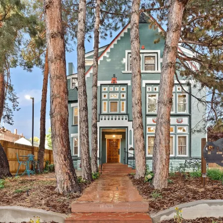 Flora House Denver Отели рядом с достопримечательностью «Денвер Музеум оф Нейчер & Сайенс»