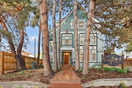 Flora House Denver Отели рядом с достопримечательностью «Ботанические сады Денвера»