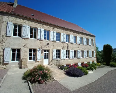 Domaine Ferme Sainte Anne Hotels in Langres