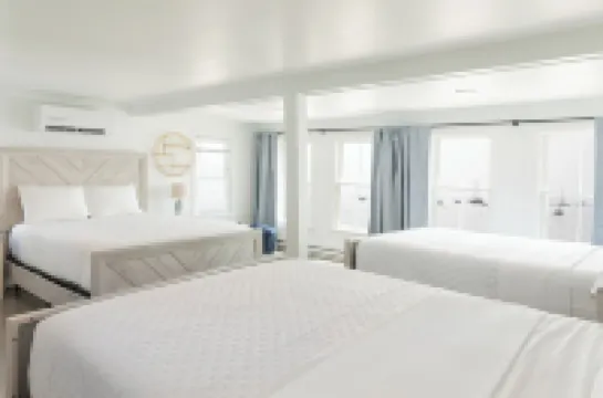 PRIVATE BEACH: A PALACE IN PARADISE @ NIANTIC W/ 6 QUEENS 1 TWIN BED