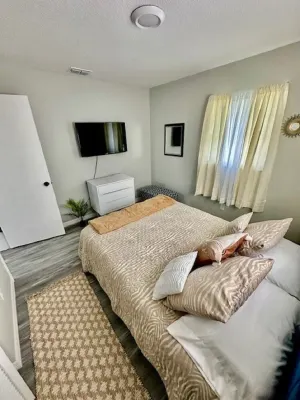 Charming 2-bedroom remodel house in welcoming St. Cloud with WiFi, AC
