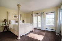 Villa Terra Bella, by Vinifera Homes Hotels in Windsor