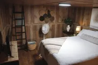 Glamping Family Cabin  - floating/fishing/golfing Illinois River near Tahlequah