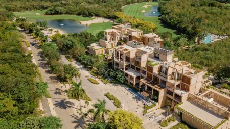 Lumina at the Village Luxury Residences in Corasol Отели рядом с достопримечательностью «Плайя Пунта Эсмеральда»