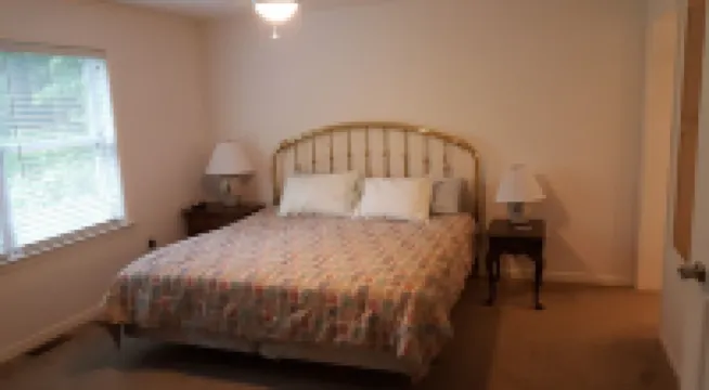 Seneca Lake Spacious 5-Bedroom Chalet. Last Minute Rental Discounts Available