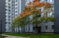 Modern 2BR with Fireplace &Fitness & Lounge Upper East Side/어퍼 이스트 사이드 호텔