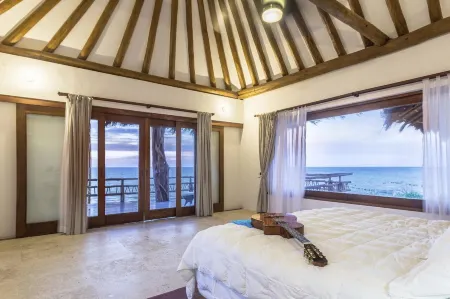 DK Luxury Ocean Front Villa - Adults Only