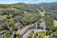 Family & Group Friendly Mountain Retreat w/ HotTub,EV Charger,Ski,Mountain View