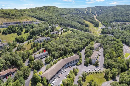 Family & Group Friendly Mountain Retreat w/ HotTub,EV Charger,Ski,Mountain View