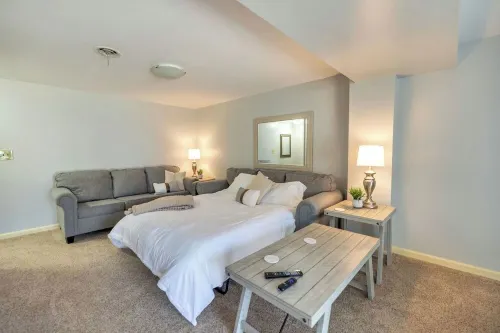 Pet-Friendly 5BR Lakeview Home~~Sleeps 14~~3,300 Sq. Ft.