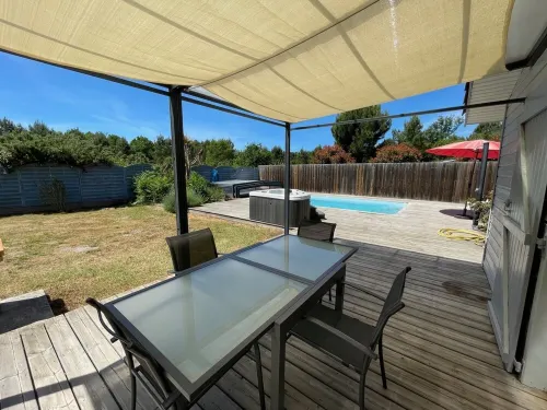 Close to Soulac/sea air-conditioned chalet, heated indoor swimming pool, jacuzzi