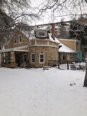 Mt. Vernon Ranch House near Red Rocks and Colorado Mountains, skiing. Est 1860 紅石劇場附近的飯店