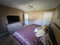 Irish Lakefront, Hot Tub! Pets, Dock, Fishing, Kayaks, Ice Fishing, Hunting!