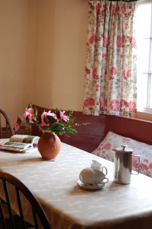 The Longhouse Sleeps 7 (3 Bedrooms) Отели в г. Лаунцестон