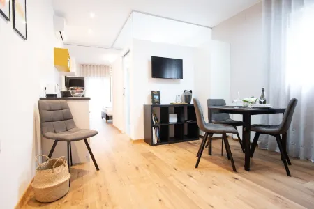 Apartment in Merano with balcony Отели в г. Мерано