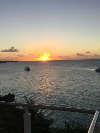 Great Value!  Mainstay Villa @ Elsie Bay.  Ocean Front!  Rent as a 1, 2, or 3 BR