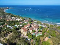 Spacious 2-bedroom apartment in the heart of Tamarindo! 타마린도 호텔