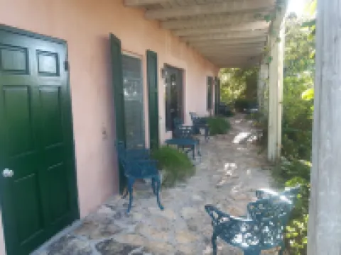 Private Island w Causeway to Town, 2 Bedroom, 2 bathroom, Full kitchen, Sleeps 6 Hotels in George Town