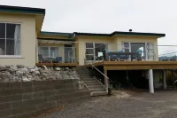 Kaiteriteri Beach Holiday Home, Elevated Sea Views and Mountain Biking Trails