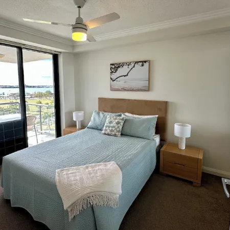 Ocean View Apartment at the Heart of Gold Coast Отели в г. Саутпорт