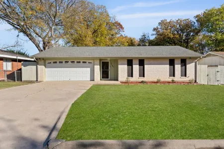 Pool House close to Temple Baylor Scott & White Отели рядом с достопримечательностью «Baylor Scott & White Medical Center — Temple»