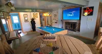 86" TV, Sauna, Firepit, Gym, Ping Pong, Pool, Foosball, Plenty of Parking, Grill