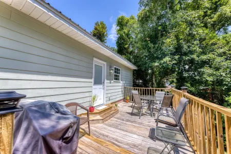 Turtle Cove Cottage Downtown Ocean Springs! Golf Cart Rental Available!!!