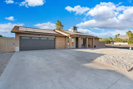 Tranquil Desert Oasis - beautiful private pool and putting green w/a great view!