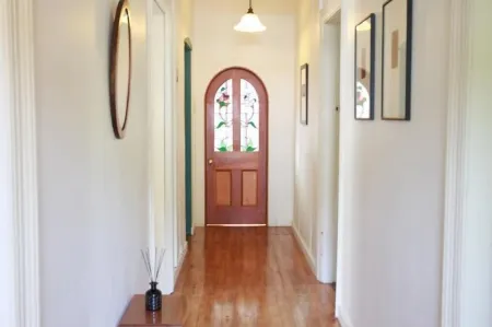 Charming villa on tree-lined street Отели рядом с достопримечательностью «Сигнал Хилл»