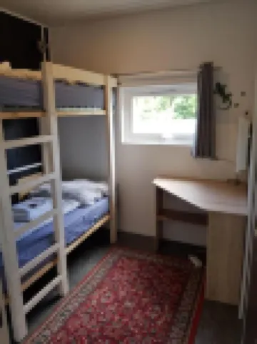 Cozy mobile home on the lake (WA 105) Hotels in Wackersdorf