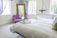 Four Bedroom Holiday House Bembridge - 200 Yards From Beach - Good Reviews. Hotels in Bembridge