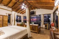 Casa Sea Breeze- Luxury OceanView Estate+50' Infinity Pool on 100 Acres Hotels in Savegre