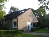 Gezellig vakantiehuisje vlakbijhet Grevelingenmeer, huisdieren toegestaan.  호텔