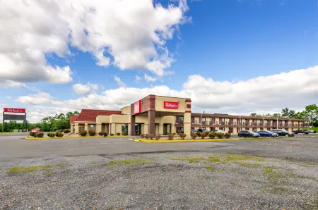 Red Roof Inn Staunton Отели рядом с достопримечательностью «Публичная библиотека Стонтон»