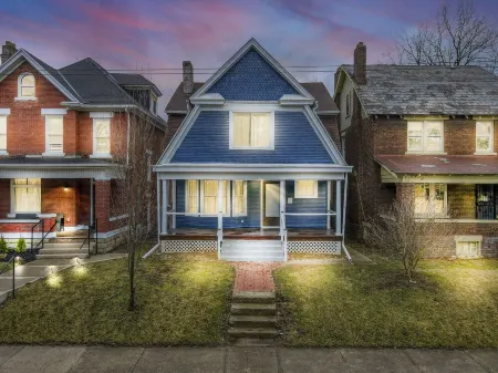 Gatsby vibes house in Old Oaks, close to everything Отели рядом с достопримечательностью «Франклин Парк Консерватори энд Ботаникал Гарденс»