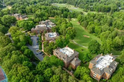 Marriott's Manor Club at Ford's Colony Hotels near Rhine River Cruise