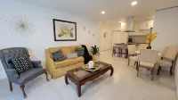 Stylish Newly remodeled 3bdr Apt