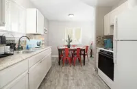 Metro Airport Suite located near busy streets and highways! ASK ABOUT CAR RENTAL
