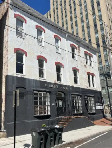 Lovely Historic downtown 2 BR