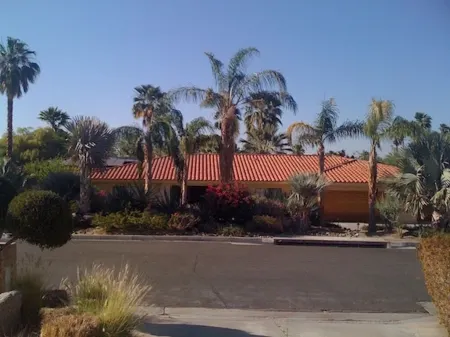 3 Bdrm Luxury. Gourmet Kitchen/Pool/Spa/Walk to Shops. Pets OK. Short/Long Term