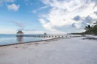 PRIVATE BEACHFRONT PARADISE with COOK & POOL = Luxury on the Sea!