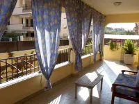 Domus Palombi - Large apartment 200 m from the station and 700 m from the sea فنادق في لادیسپولی