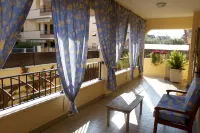 Domus Palombi - Large apartment 200 m from the station and 700 m from the sea