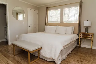 Beautiful Cottage-Style Home Minutes From Downtown Charleston! Hotels near Horse carriage tours stand