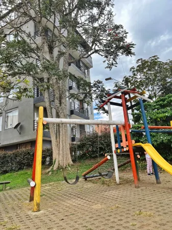 Cozy apartment just 20 minutes from the AIRPORT!