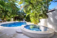 Casa Blanca,  Playa Guiones K Section Gem, short walk to the beach.