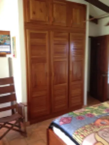 Slice Of Paradise, Bungalow for 2, full kitchen & bath, king bed, AC, & gazebo